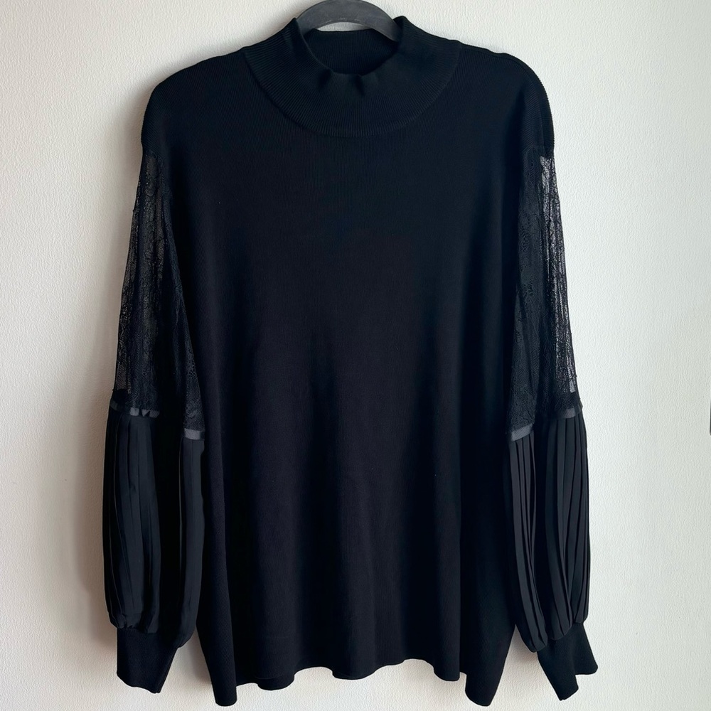 Size 2x Black turtleneck with lace pleated style sleeves